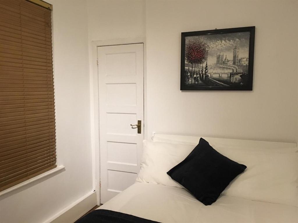 Marble Apartments Effra Court London Room photo